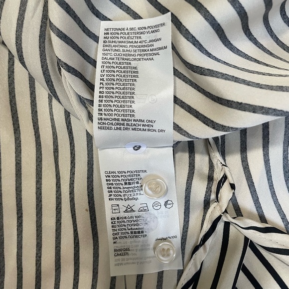 H&M Silky Collared White & Black Striped V-Neck Blouse/Button Down - Picture 4 of 8